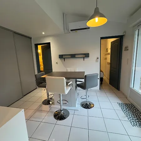Dependance Avec Piscine Et Partages - 130 M Homestay *