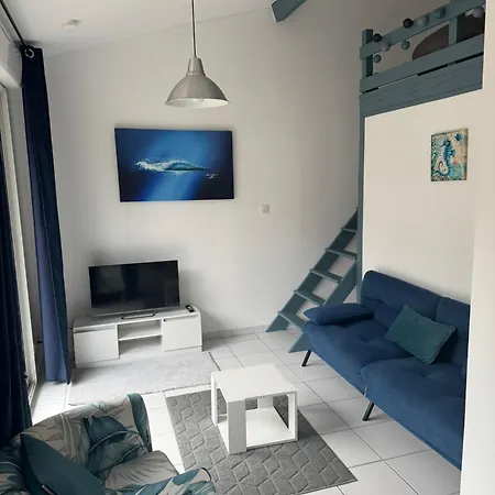 Dependance Avec Piscine Et Partages - 130 M Homestay
