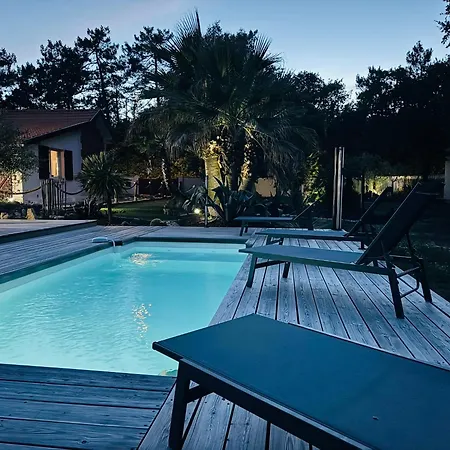 Dependance Avec Piscine Et Partages - 130 M Soulac-sur-Mer