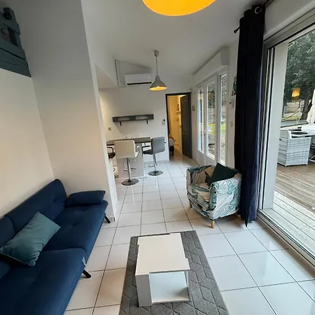 Dependance Avec Piscine Et Partages - 130 M Homestay