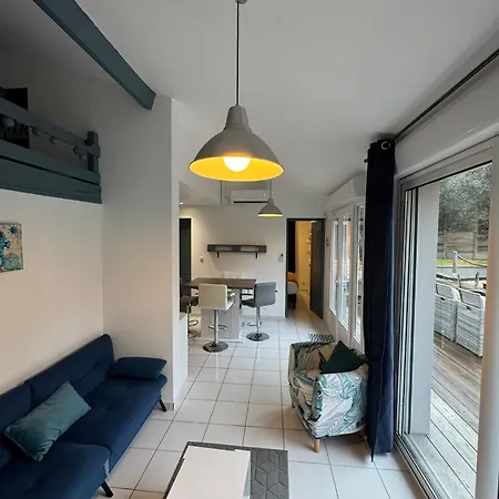 Dependance Avec Piscine Et Partages - 130 M