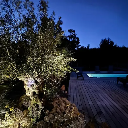 Dependance Avec Piscine Et Partages - 130 M Homestay