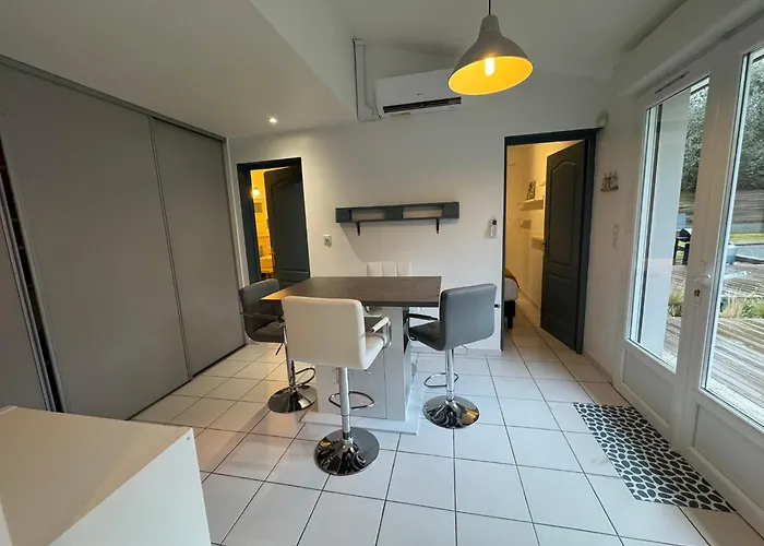 Dependance Avec Piscine Et Partages - 130 M منزل للإقامة *