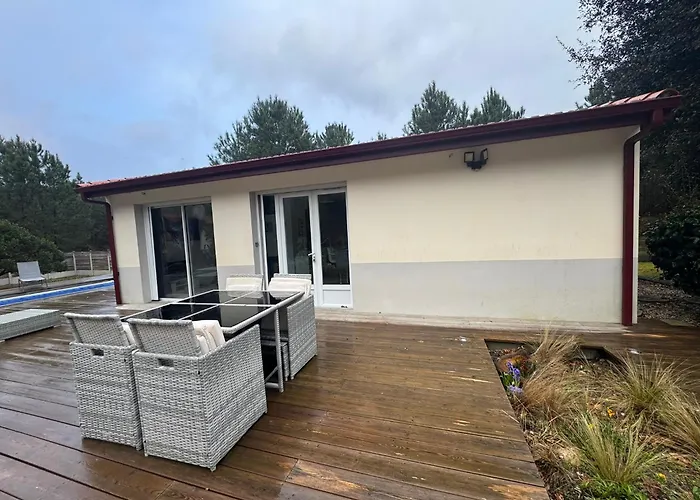 Dependance Avec Piscine Et Partages - 130 M *